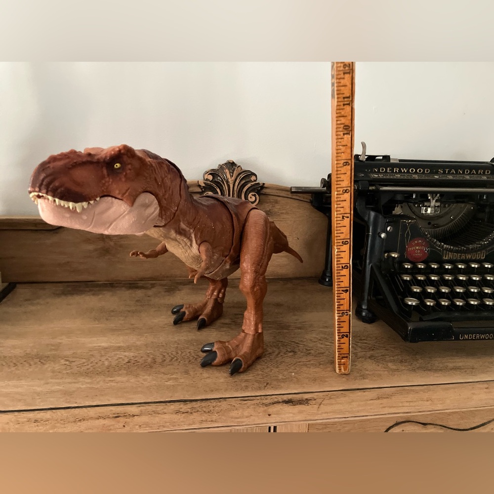 2017 Mattel Jurassic World Extreme Battle Damage T-Rex Tyrannosaurus Rex DNA 18"